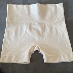 SET Active biker shorts, size M